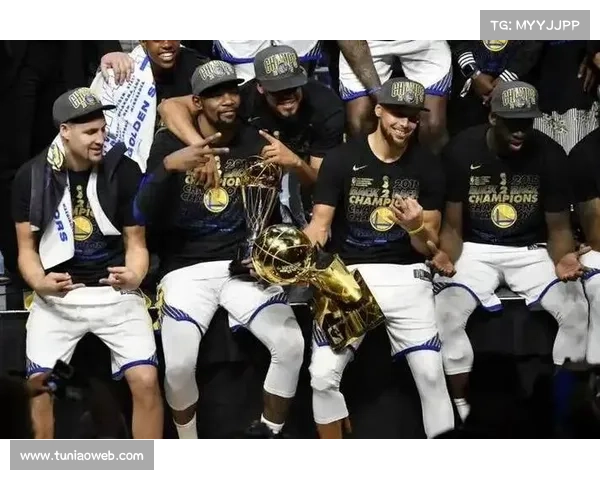 2018年NBA总决赛勇士横扫骑士杜兰特荣膺总决赛MVP 2018年NBA总决赛勇士横扫骑士杜兰特荣膺总决赛MVP